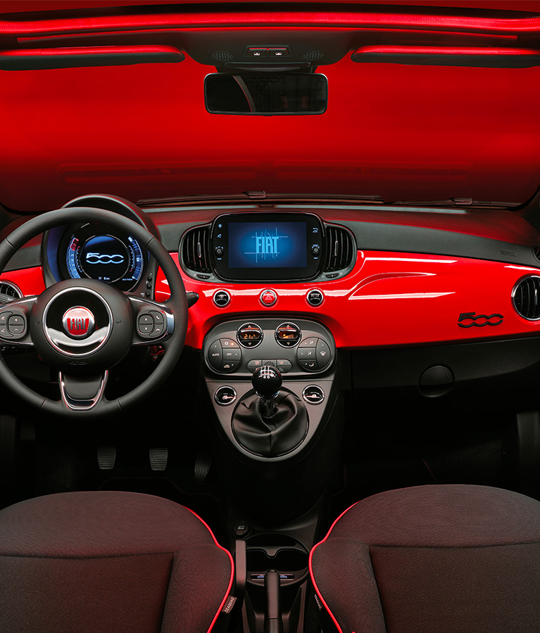 Tapis intérieur de voiture de couleur rouge